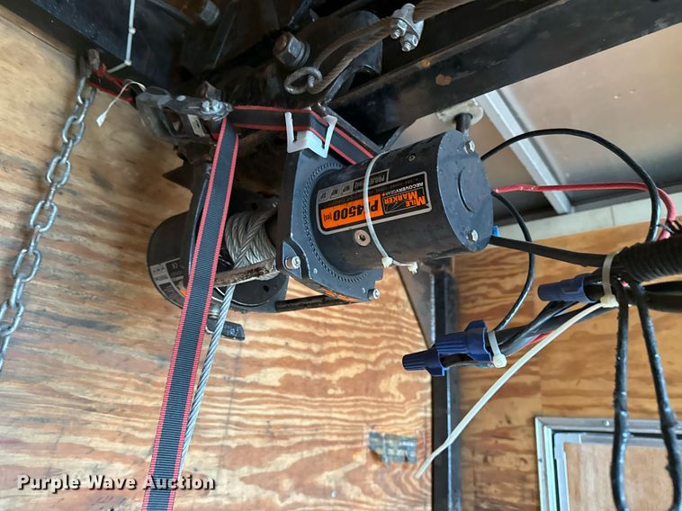 image for item EG2567 2002 Wells Cargo enclosed cargo trailer