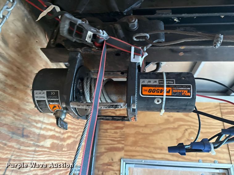 image for item EG2567 2002 Wells Cargo enclosed cargo trailer