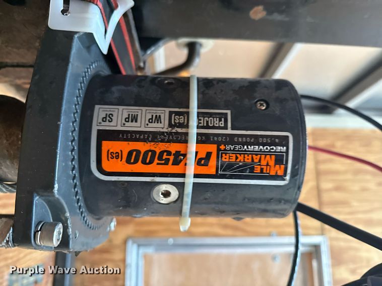 image for item EG2567 2002 Wells Cargo enclosed cargo trailer