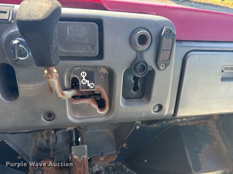image for item EG5867 2005 Kawasaki Mule 4000 utility vehicle