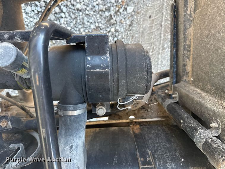 image for item EG5867 2005 Kawasaki Mule 4000 utility vehicle