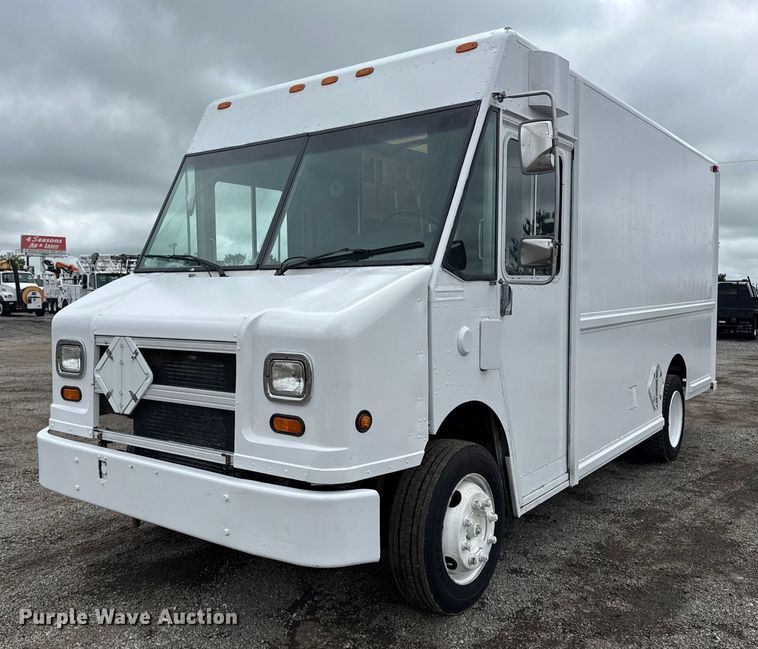 image for item EG5889 2001 Freightliner MT45  delivery truck