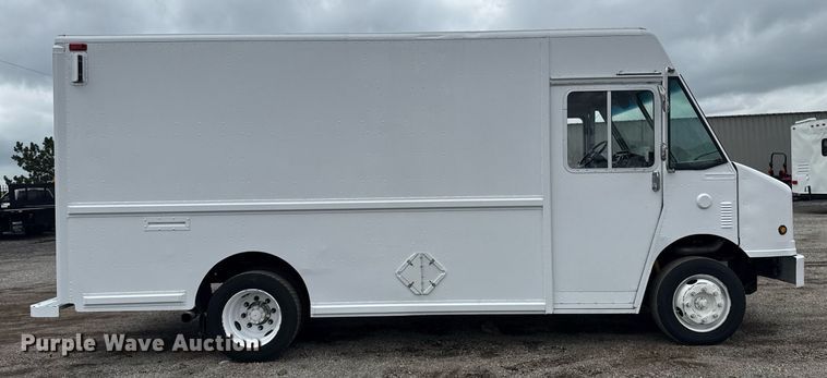 image for item EG5889 2001 Freightliner MT45  delivery truck