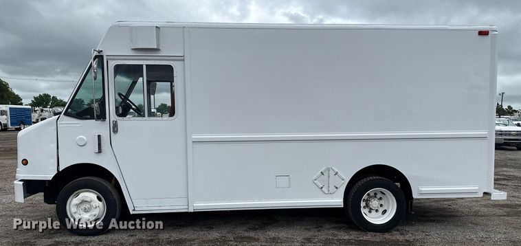 image for item EG5889 2001 Freightliner MT45  delivery truck