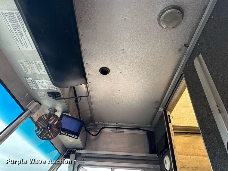 image for item EG5889 2001 Freightliner MT45  delivery truck