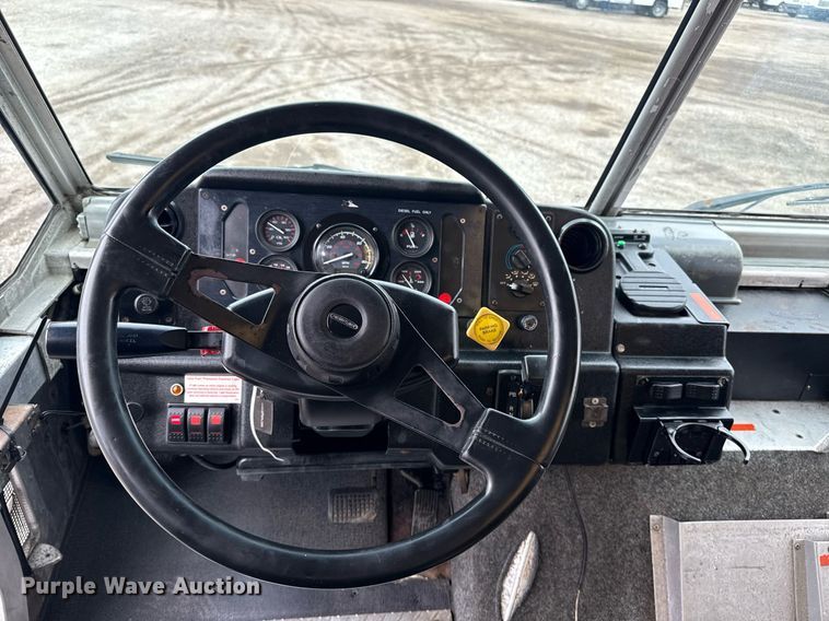 image for item EG5889 2001 Freightliner MT45  delivery truck