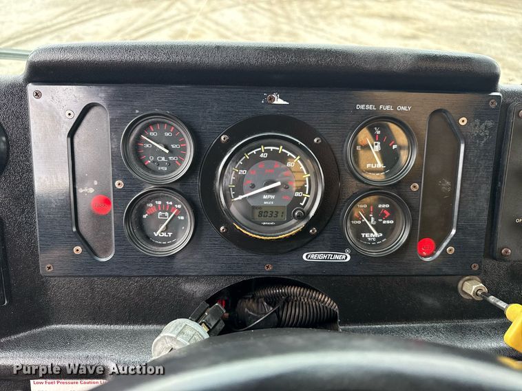 image for item EG5889 2001 Freightliner MT45  delivery truck