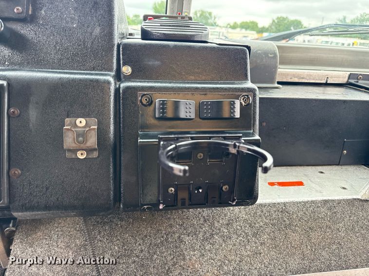 image for item EG5889 2001 Freightliner MT45  delivery truck