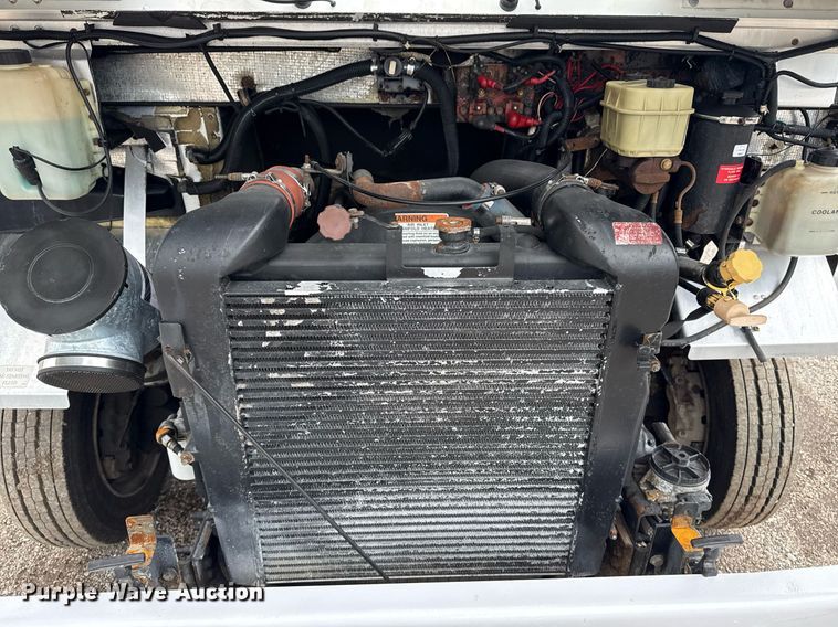 image for item EG5889 2001 Freightliner MT45  delivery truck