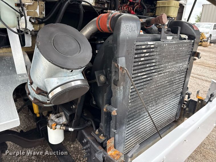 image for item EG5889 2001 Freightliner MT45  delivery truck