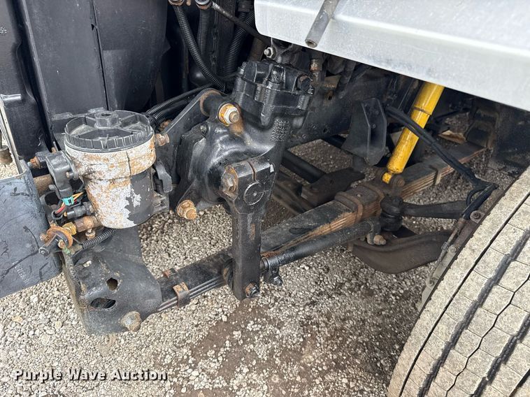 image for item EG5889 2001 Freightliner MT45  delivery truck