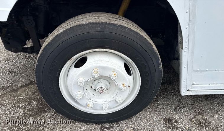 image for item EG5889 2001 Freightliner MT45  delivery truck