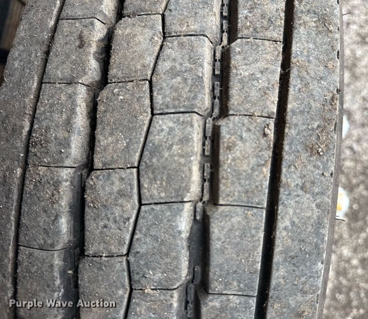 image for item EG5889 2001 Freightliner MT45  delivery truck