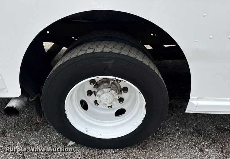 image for item EG5889 2001 Freightliner MT45  delivery truck