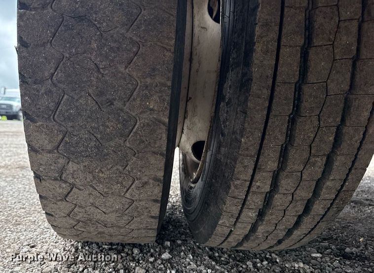 image for item EG5889 2001 Freightliner MT45  delivery truck