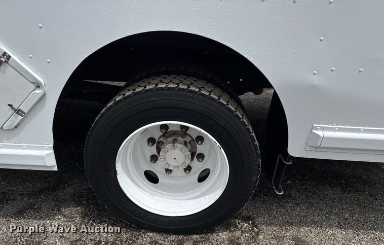 image for item EG5889 2001 Freightliner MT45  delivery truck