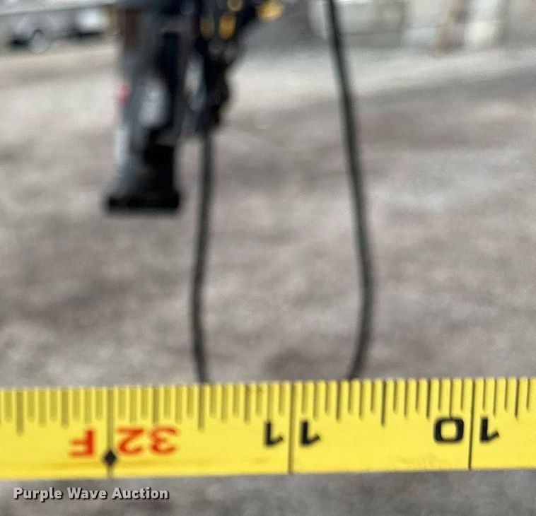 image for item EG5924 2006 Featherlite 4941 enclosed cargo trailer