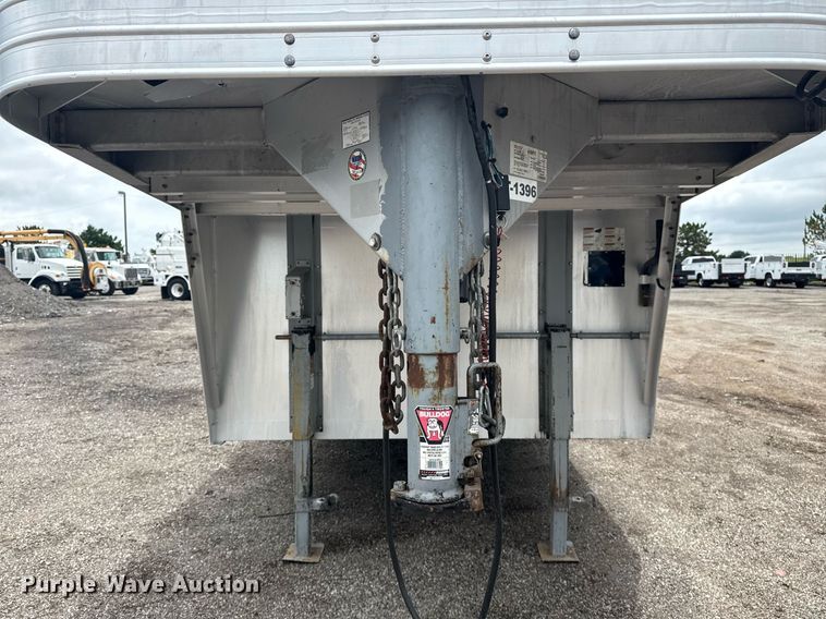 image for item EG5924 2006 Featherlite 4941 enclosed cargo trailer