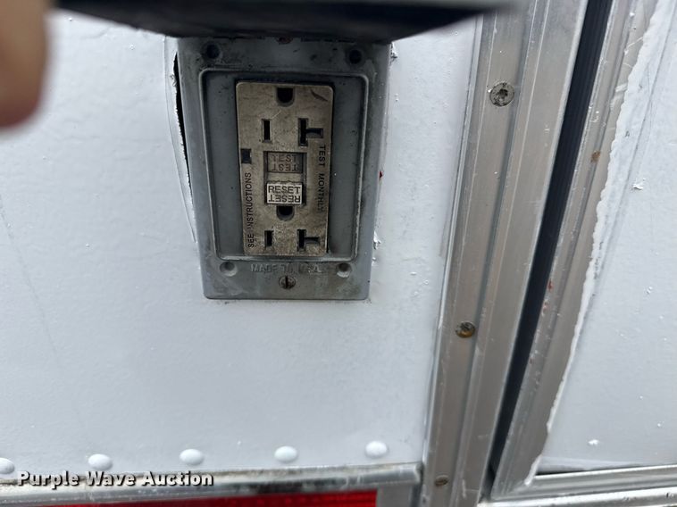 image for item EG5924 2006 Featherlite 4941 enclosed cargo trailer