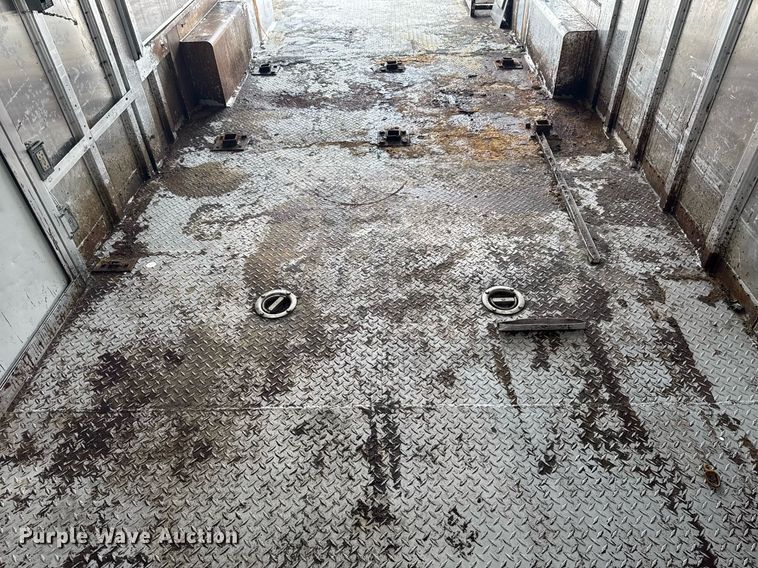 image for item EG5924 2006 Featherlite 4941 enclosed cargo trailer