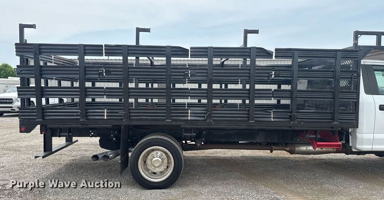 image for item EG6029 2019 Ford F550 Super Duty flatbed pickup truck