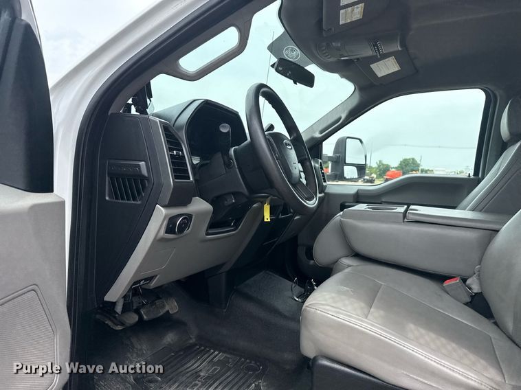 image for item EG6029 2019 Ford F550 Super Duty flatbed pickup truck