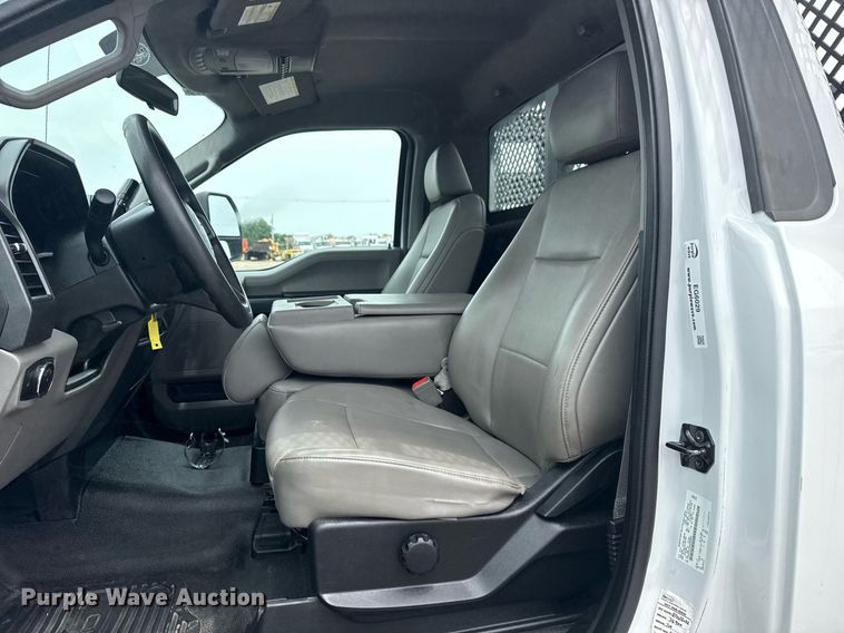 image for item EG6029 2019 Ford F550 Super Duty flatbed pickup truck