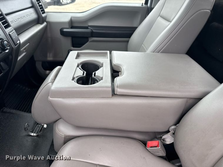 image for item EG6029 2019 Ford F550 Super Duty flatbed pickup truck