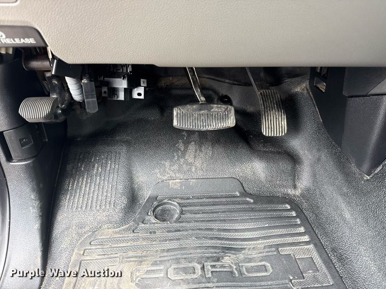 image for item EG6029 2019 Ford F550 Super Duty flatbed pickup truck