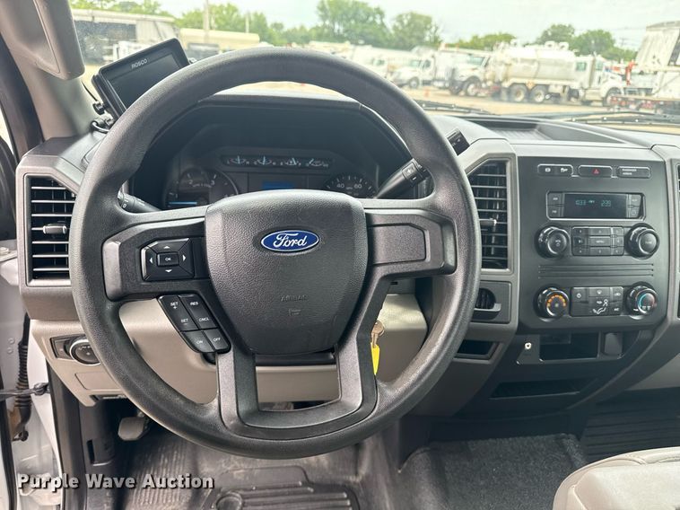 image for item EG6029 2019 Ford F550 Super Duty flatbed pickup truck