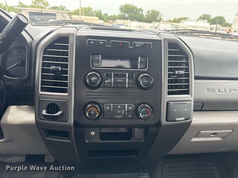 image for item EG6029 2019 Ford F550 Super Duty flatbed pickup truck