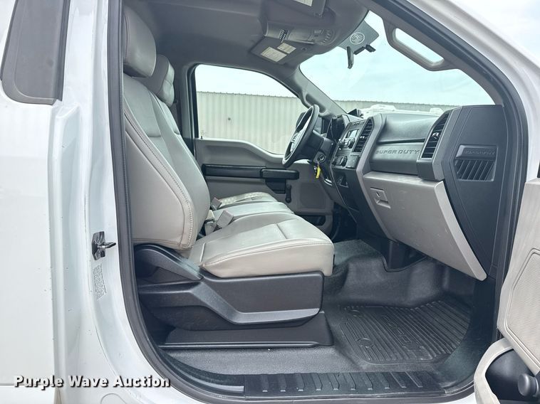 image for item EG6029 2019 Ford F550 Super Duty flatbed pickup truck