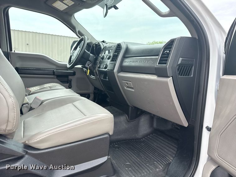 image for item EG6029 2019 Ford F550 Super Duty flatbed pickup truck