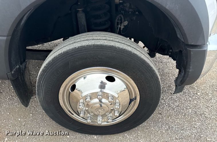 image for item EG6029 2019 Ford F550 Super Duty flatbed pickup truck