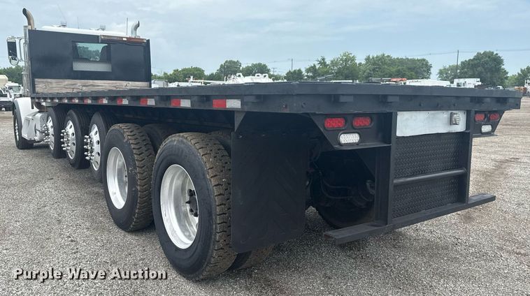 image for item EG6042 2012 Peterbilt 388 flatbed truck