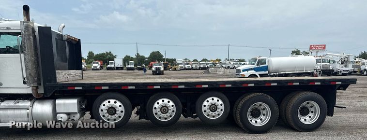 image for item EG6042 2012 Peterbilt 388 flatbed truck