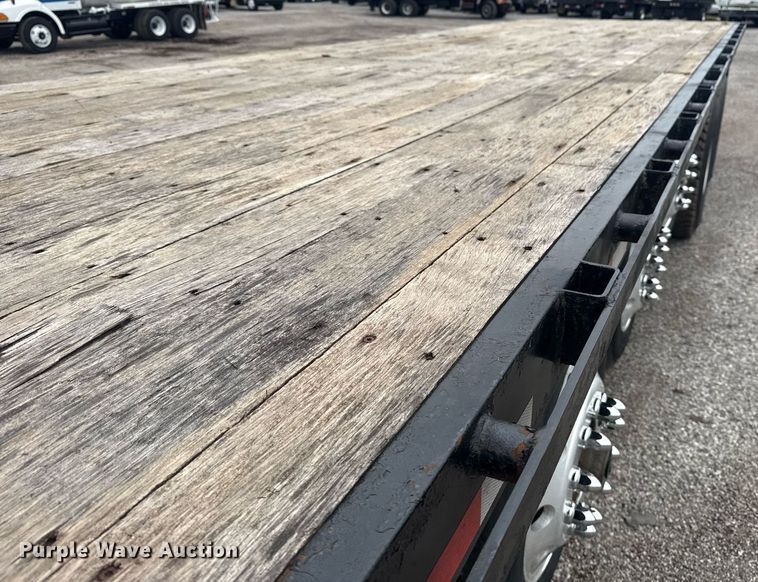 image for item EG6042 2012 Peterbilt 388 flatbed truck