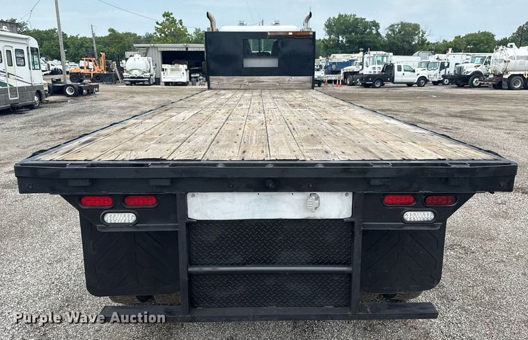 image for item EG6042 2012 Peterbilt 388 flatbed truck