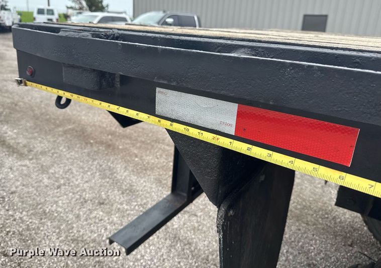 image for item EG6042 2012 Peterbilt 388 flatbed truck