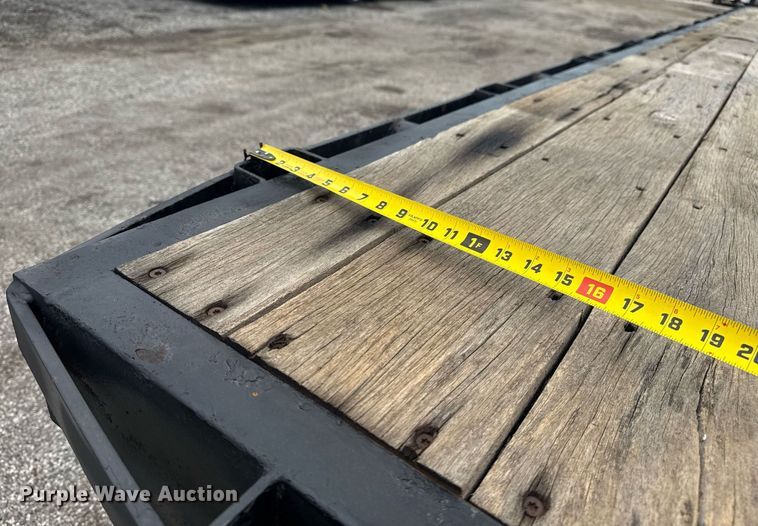 image for item EG6042 2012 Peterbilt 388 flatbed truck