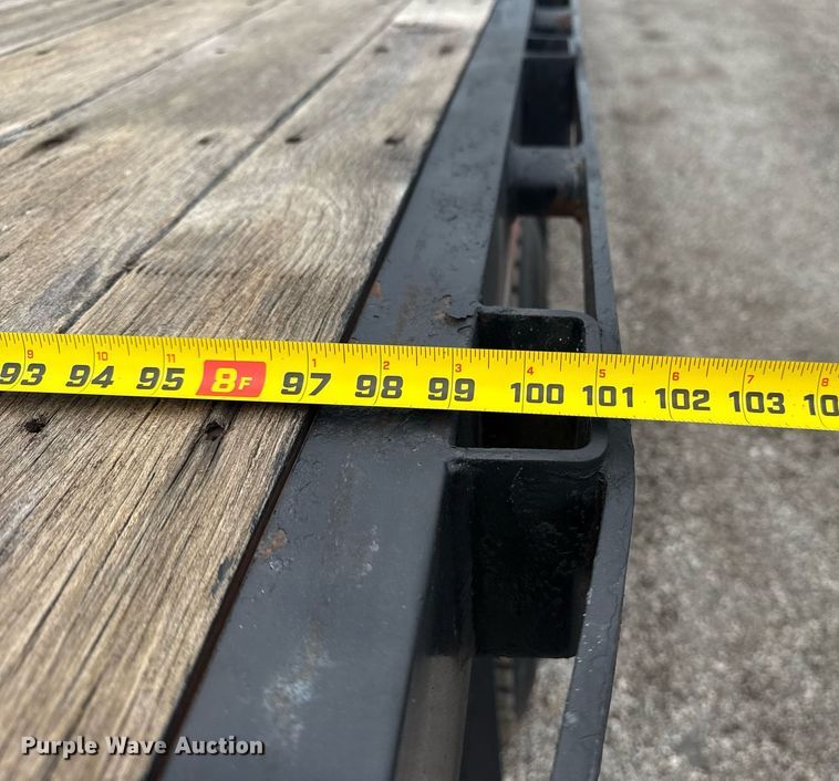 image for item EG6042 2012 Peterbilt 388 flatbed truck