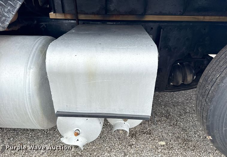 image for item EG6042 2012 Peterbilt 388 flatbed truck