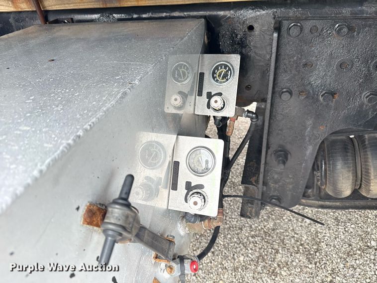 image for item EG6042 2012 Peterbilt 388 flatbed truck