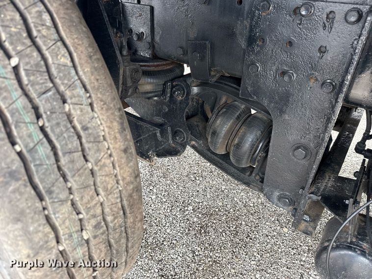 image for item EG6042 2012 Peterbilt 388 flatbed truck