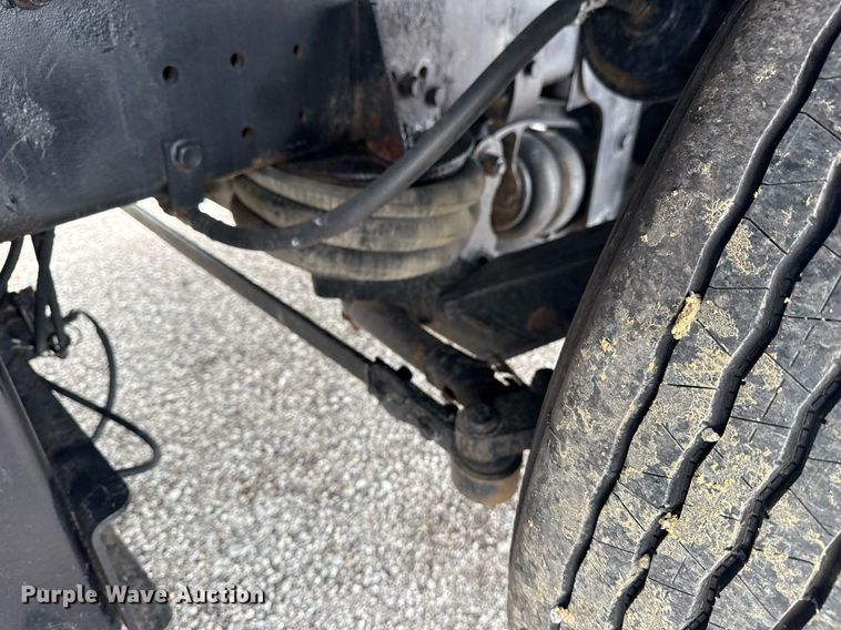 image for item EG6042 2012 Peterbilt 388 flatbed truck