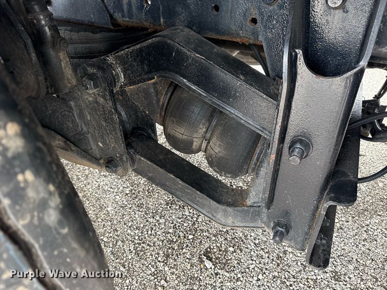 image for item EG6042 2012 Peterbilt 388 flatbed truck