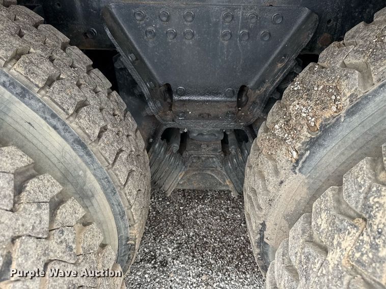 image for item EG6042 2012 Peterbilt 388 flatbed truck