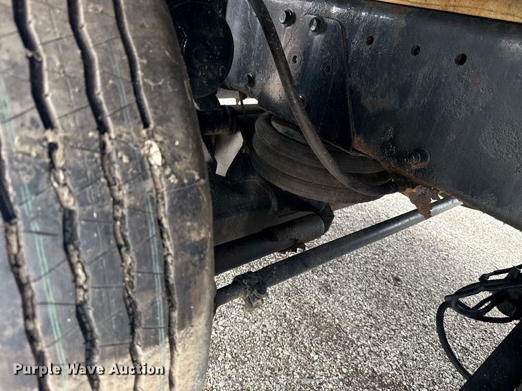 image for item EG6042 2012 Peterbilt 388 flatbed truck