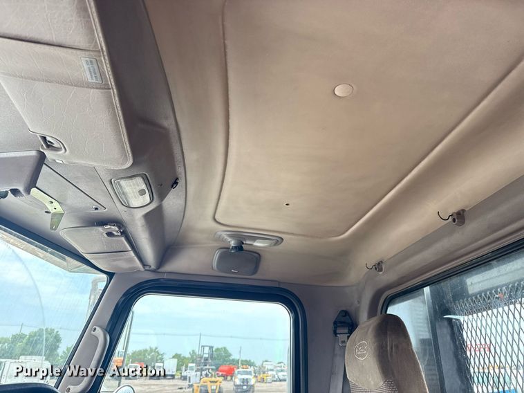 image for item EG6042 2012 Peterbilt 388 flatbed truck