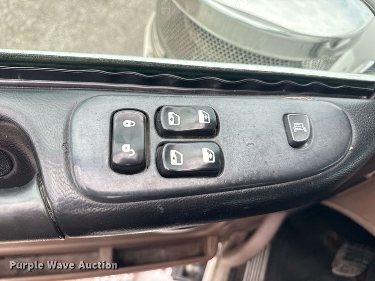 image for item EG6042 2012 Peterbilt 388 flatbed truck